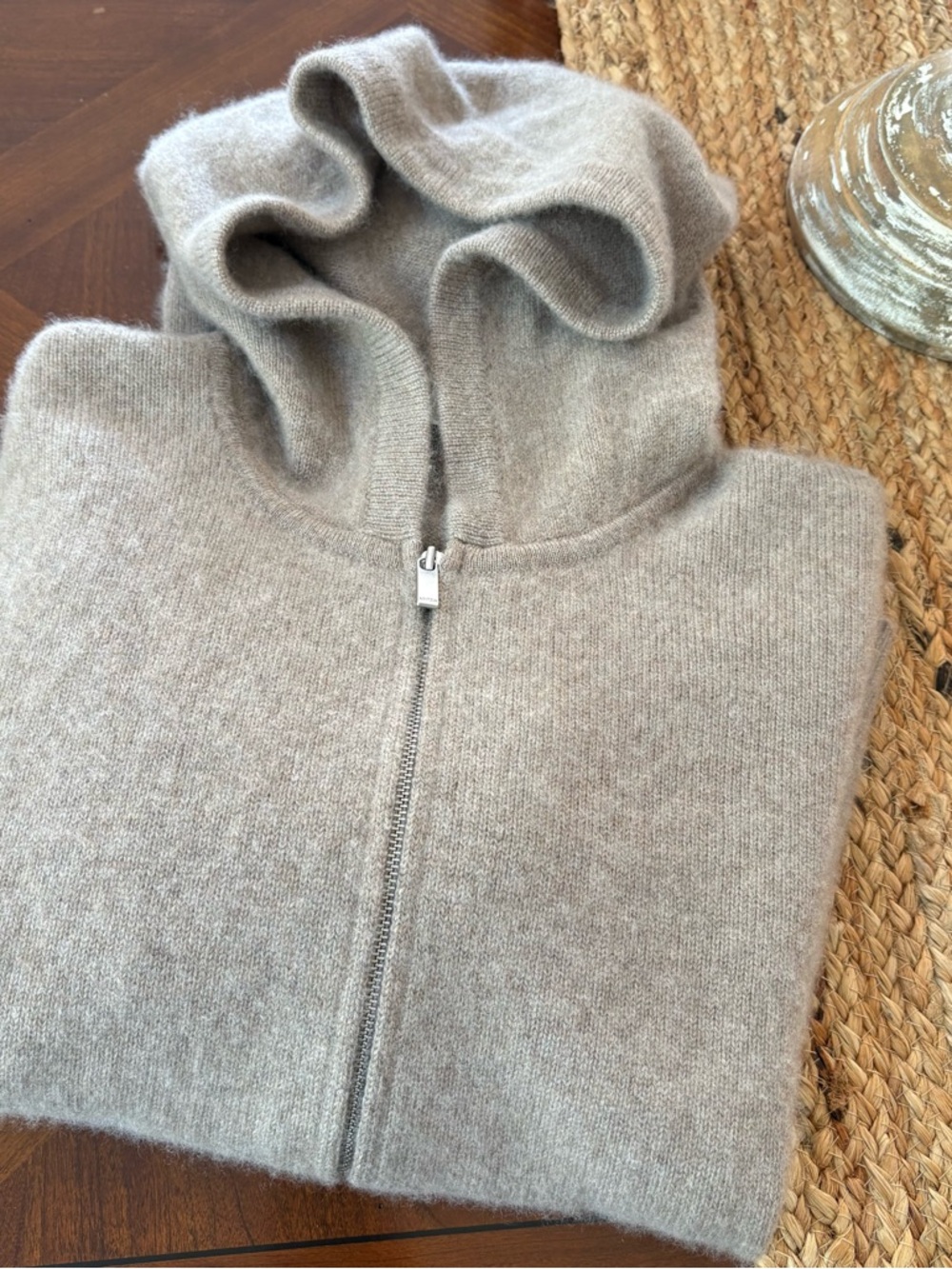 Aritzia
Essential Cashmere Idyllic Zip Hoodie - Picture 6 of 13